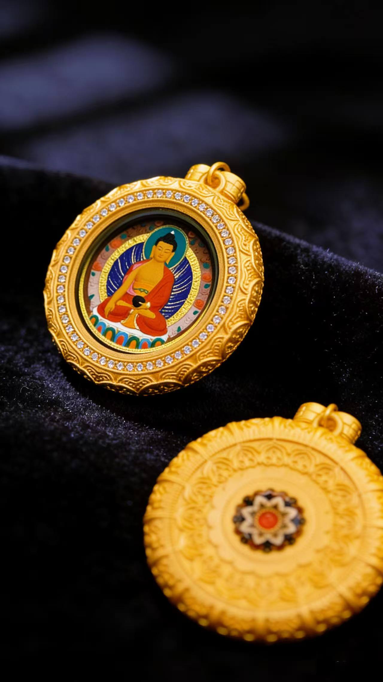 Shakyamuni Buddha Tsa-Tsa Pendant | Tibetan Cultural Amulet | Acrylic Sacred Necklace | Symbol of Wisdom & Inner Peace